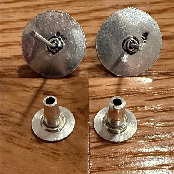 Elegant Silver Purple/Black Round Stud Earrings .925 stamped - Picture 5 of 7